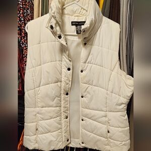 EUC New York & Company Ivory Quilted Vest Sz XL